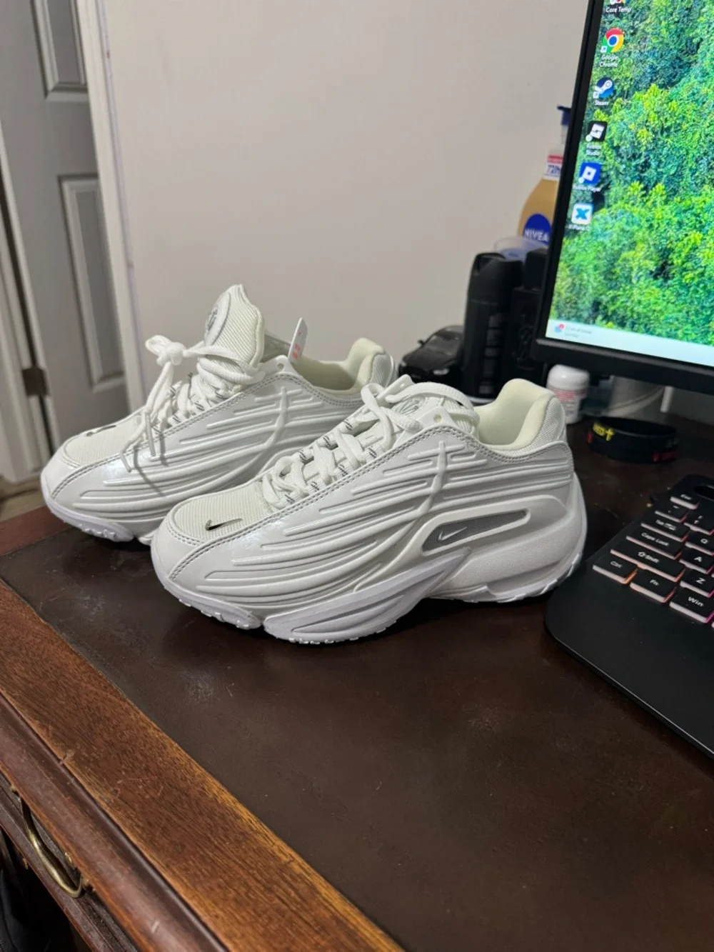 Nike hot step 2 size 5.5 women’s - Picture 2 of 4